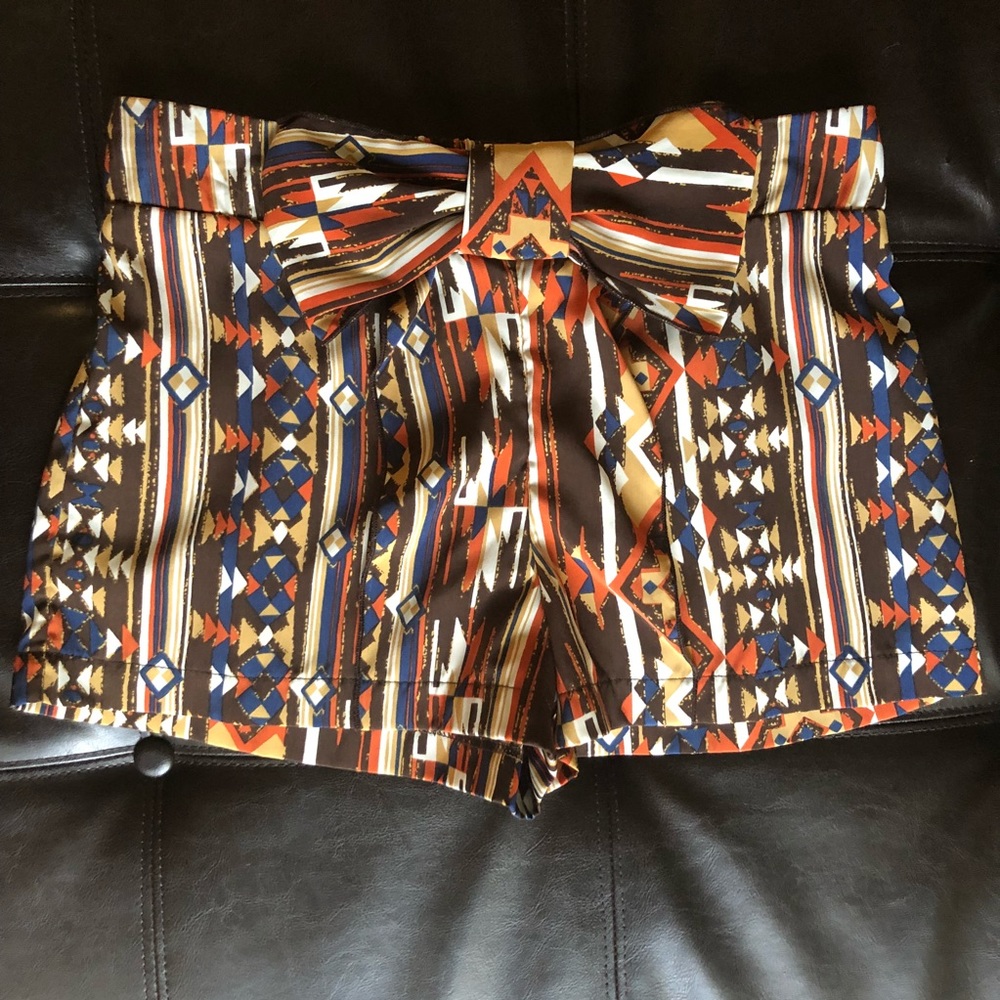 Love Culture | Tribal Print | Bow Front Shorts - Picture 7 of 8